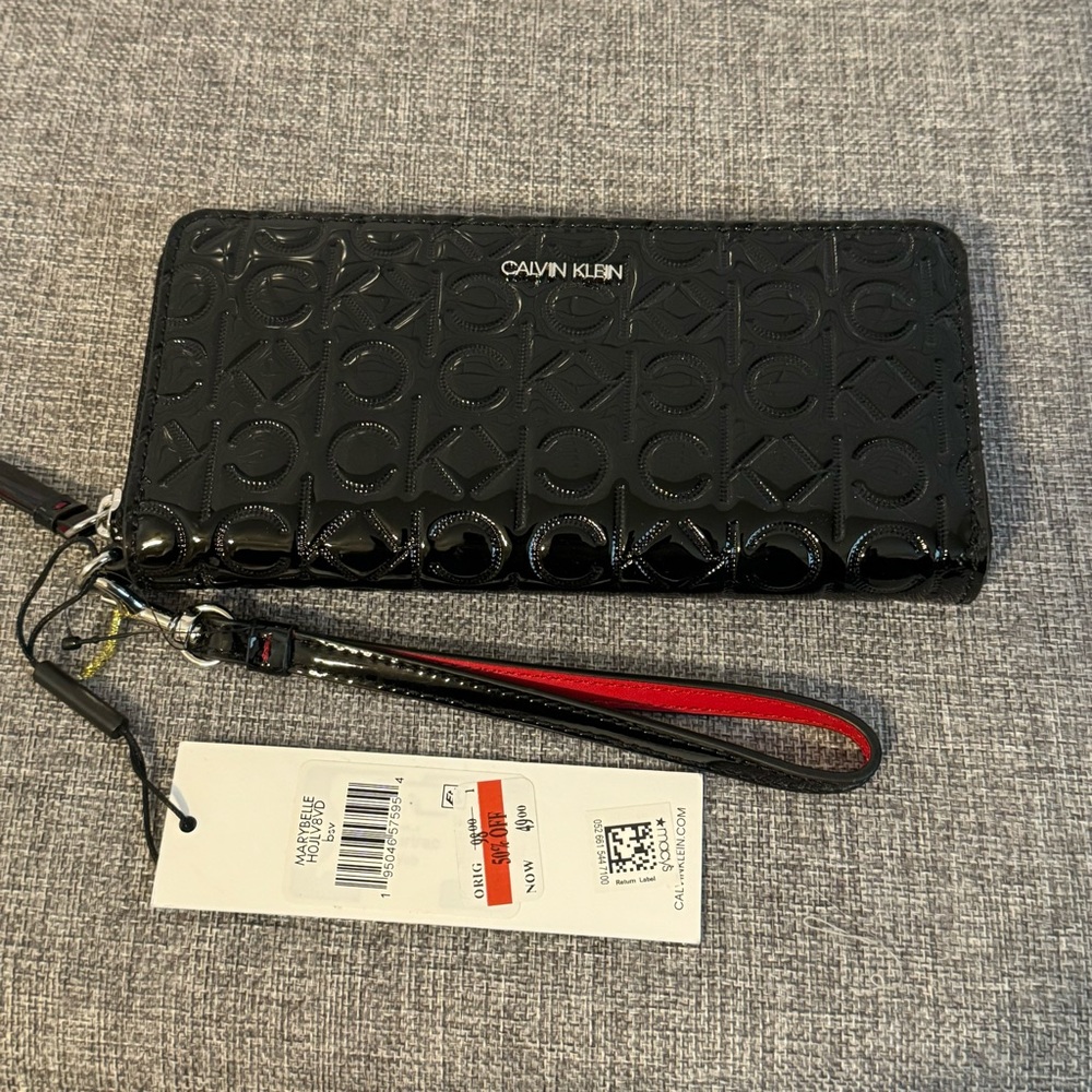 CALVIN KLEIN PATENT LEATHER ZIPPER WALLET, NEW WITH TAGS